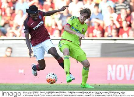 Costa Nhamoinesu of Sparta, left, and Mario Fernandes of CSKA Moscow in action during the third qualifying round of the Champions League return match between AC Sparta Prague and CSKA Moscow in Prague, Czech Republic, on Wednesday, August 5, 2015. (CTKxPhoto KaterinaxSulova) CTKPhotoP201508050773501  suk2