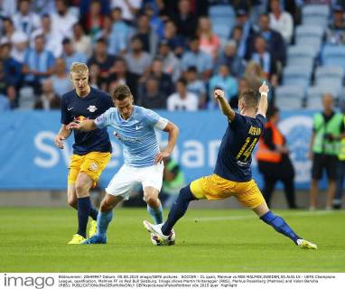 SOCCER - CL quali, Malmoe vs RBS MALMOE,SWEDEN,05.AUG.15 - UEFA Champions League, qualification, Malmoe FF vs Red Bull Salzburg. Image shows Martin Hinteregger (RBS), Markus Rosenberg (Malmoe) and Valon Berisha (RBS). GEPAxpictures xFelixxRoittner