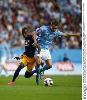 SOCCER - CL quali, Malmoe vs RBS MALMOE,SWEDEN,05.AUG.15 - UEFA Champions League, qualification, Malmoe FF vs Red Bull Salzburg. Image shows Felipe Pires (RBS) and Kari Arnason (Malmoe). GEPAxpictures xFelixxRoittner