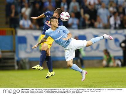 SOCCER - CL quali, Malmoe vs RBS MALMOE,SWEDEN,05.AUG.15 - UEFA Champions League, qualification, Malmoe FF vs Red Bull Salzburg. Image shows Stefan Lainer (RBS) and Yoshimar Yotun (Malmoe). GEPAxpictures xFelixxRoittner