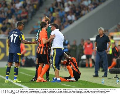 UEFA Champions League third qualifying round second leg match between Shakhtar Donetsk and Fenerbahce at Lviv Arena in Lviv, Ukraine, on August 05, 2015 Final Score: Shakhtar Donetks 3 - Fenerbahce 0 Pictured: Taiseon Freda, Darijo Srna 33 of Shakhtar Donetks and Coach Vitor Pereira of Fenerbahce. 