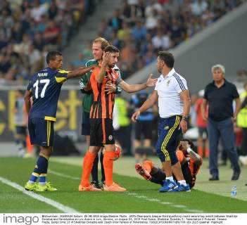 UEFA Champions League third qualifying round second leg match between Shakhtar Donetsk and Fenerbahce at Lviv Arena in Lviv, Ukraine, on August 05, 2015 Final Score: Shakhtar Donetks 3 - Fenerbahce 0 Pictured: Taiseon Freda, Darijo Srna 33 of Shakhtar Donetks and Coach Vitor Pereira of Fenerbahce. 