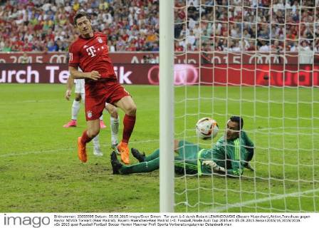Tor zum 1-0 durch Robert LEWANDOWSKI (Bayern Muenchen),Aktion,Torschuss gegen Keylor NEVAS Torwart (Real Madrid), Bayern Muenchen-Real Madrid 1-0. Fussball,Finale Audi Cup 2015 am 05.08.2015.Saison2015 16,2015 2016.