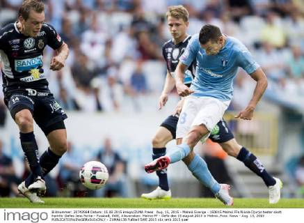 Aug. 15, 2015 - Malmö Sverige - 150815 Malmö FFs Nikola Djurjic testar skott framför Gefles Jens Portin - Fussball, SWE, Allsvenskan: Malmö FF - Gefle den 15 august 2015 in Malmö..Foto: News - Aug. 15, 2015 - ZUMAb138