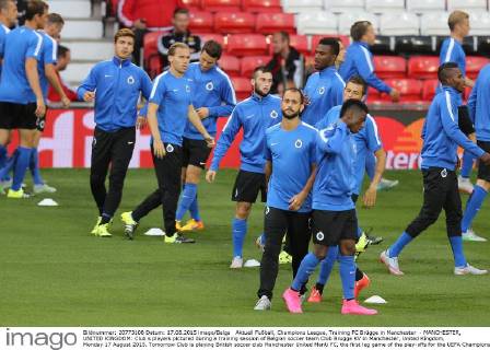 Aktuell Fußball, Champions League, Training FC Brügge in Manchester - MANCHESTER, UNITED KINGDOM: Club s players pictured during a training session of Belgian soccer team Club Brugge KV in Manchester, United Kingdom, Monday 17 August 2015. Tomorrow Club is playing British soccer club Manchester United ManU FC, the first leg game of the play-offs for the UEFA Champions League competition. BRUNOxFAHY  x04682384x