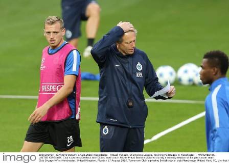 Aktuell Fußball, Champions League, Training FC Brügge in Manchester - MANCHESTER, UNITED KINGDOM: Club s Laurens De Bock and Club s head coach Michel Preud homme pictured during a training session of Belgian soccer team Club Brugge KV in Manchester, United Kingdom, Monday 17 August 2015. Tomorrow Club is playing British soccer club Manchester United ManU FC, the first leg game of the play-offs for the UEFA Champions League competition. BRUNOxFAHY  x04682400x