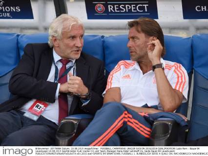 FUSSBALL CHAMPIONS LEAGUE SAISON 2015 2016 QUALIFIKATION Lazio Rom - Bayer 04 Leverkusen 18.08.2015 Sportdirektor Rudi Voeller (li) und Team-Manager Hans-Peter Lehnhoff (re, beide Bayer 04 Leverkusen) 
