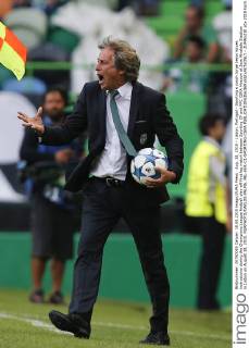 Aug. 18, 2015 - Lisbon, Portugal - Sporting s coach Jorge Jesus issues instructions during the Champions League football play-off first leg match between Sporting CP and PFC CSKA Moscow at Jose Alvalade Stadium in Lisbon on August 18, 2015. NURPHOTO CARLOS PALMA. FBL-EUR-C1-SPORTING-CSKA  - ZUMAn230