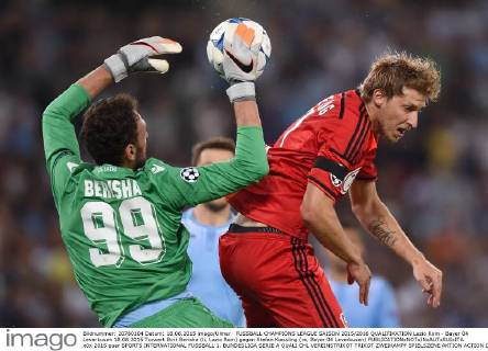 FUSSBALL CHAMPIONS LEAGUE SAISON 2015 2016 QUALIFIKATION Lazio Rom - Bayer 04 Leverkusen 18.08.2015 Torwart Etrit Berisha (li, Lazio Rom) gegen Stefan Kiessling (re, Bayer 04 Leverkusen) 