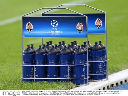 SOCCER - CL play offs, Rapid vs Shakhtar, preview VIENNA,AUSTRIA,18.AUG.15 - SOCCER - UEFA Champions League, play offs, SK Rapid Wien vs FC Shakhtar Donetsk, preview, training Shakhtar. Image shows drinking bottles. Keywords: Wien Energie. GEPAxpictures xChristianxOrt