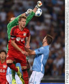 FUSSBALL CHAMPIONS LEAGUE SAISON 2015 2016 QUALIFIKATION Lazio Rom - Bayer 04 Leverkusen 18.08.2015 Torwart Etrit Berisha (li) und Stefan de Vrij (re, beide Lazio Rom) gegen Stefan Kiessling (Mitte, Bayer 04 Leverkusen) 