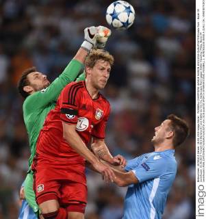FUSSBALL CHAMPIONS LEAGUE SAISON 2015 2016 QUALIFIKATION Lazio Rom - Bayer 04 Leverkusen 18.08.2015 Torwart Etrit Berisha (li) und Stefan de Vrij (re, beide Lazio Rom) gegen Stefan Kiessling (Mitte, Bayer 04 Leverkusen) 