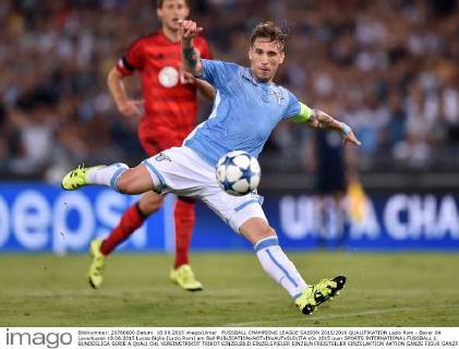 FUSSBALL CHAMPIONS LEAGUE SAISON 2015 2016 QUALIFIKATION Lazio Rom - Bayer 04 Leverkusen 18.08.2015 Lucas Biglia (Lazio Rom) am Ball 
