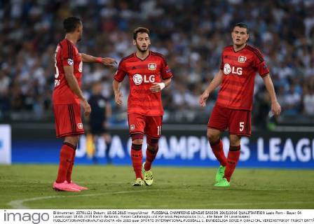 FUSSBALL CHAMPIONS LEAGUE SAISON 2015 2016 QUALIFIKATION Lazio Rom - Bayer 04 Leverkusen 18.08.2015 Karim Bellarabi, Hakan Calhanoglu und Kyriakos Papadopoulos (v.l., alle Bayer 04 Leverkusen) 