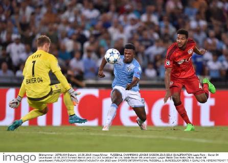 FUSSBALL CHAMPIONS LEAGUE SAISON 2015 2016 QUALIFIKATION Lazio Rom - Bayer 04 Leverkusen 18.08.2015 Torwart Bernd Leno (li) und Jonathan Tah (re, beide Bayer 04 Leverkusen) gegen Balde Diao Keita (Mitte, Bayer 04 Leverkusen) 