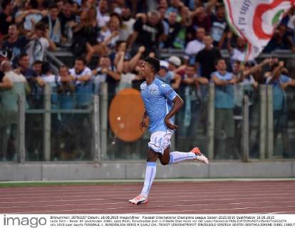 Fussball International Champions League Saison 2015 2016 Qualifikation 18.08.2015 Lazio Rom - Bayer 04 Leverkusen JUBEL Lazio Rom; Torschuetze zum 1-0 Balde Diao Keita vor der Lazio-Fankurve 