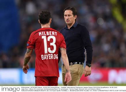 Fussball International Champions League Saison 2015 2016 Qualifikation 18.08.2015 Lazio Rom - Bayer 04 Leverkusen Enttaeuschung Bayer 04 Leverkusen: Trainer Roger Schmidt (re) und Roberto Hilbert 