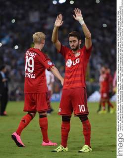 Fussball International Champions League Saison 2015 2016 Qualifikation 18.08.2015 Lazio Rom - Bayer 04 Leverkusen Enttaeuschung Bayer 04 Leverkusen: Hakan Calhanoglu (re) und Julian Brandt 