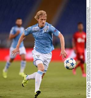 Fussball International Champions League Saison 2015 2016 Qualifikation 18.08.2015 Lazio Rom - Bayer 04 Leverkusen Dusan Basta (Lazio Rom) mit Ball 