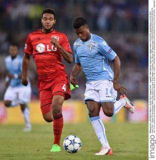 Fussball International Champions League Saison 2015 2016 Qualifikation 18.08.2015 Lazio Rom - Bayer 04 Leverkusen Balde Diao Keita (re, Lazio Rom) gegen Jonathan Tah (Bayer 04 Leverkusen) 