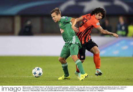 SOCCER - CL play off, Rapid vs Shakhtar VIENNA,AUSTRIA,19.AUG.15 - SOCCER - UEFA Champions League, play off, SK Rapid Wien vs FC Shakhtar Donetsk. Image shows Louis Schaub (Rapid) and Taras Stepanenko (Shakhtar). Keywords: Wien Energie. GEPAxpictures xPhilippxBrem