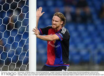 Fussball International Champions League Saison 2015 2016 Qualifikation 19.08.2015 FC Basel - Maccabi Tel Aviv Michael Lang (FC Basel) enttaeuscht nach vergebener Torchance 