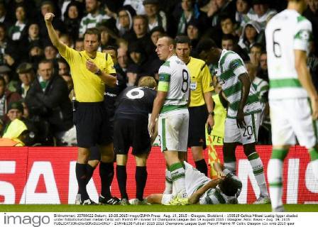 Aug. 19, 2015 - Glasgow, Skottland - 150819 Celtics Mikael Lustig ligger skadad under fotbollsmatchen mellan Celtic och Malmö FF i kvalet till Champions League den 19 augusti 2015 i Glasgow..Foto: News - Aug. 19, 2015 - ZUMAb138