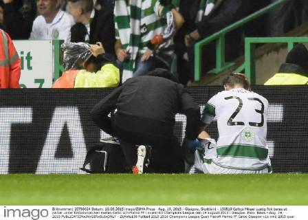 Aug. 19, 2015 - Glasgow, Skottland - 150819 Celtics Mikael Lustig fick baras ut pa bar under fotbollsmatchen mellan Celtic och Malmö FF i kvalet till Champions League den 19 augusti 2015 i Glasgow..Foto: News - Aug. 19, 2015 - ZUMAb138