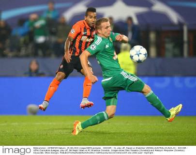 SOCCER - CL play off, Rapid vs Shakhtar VIENNA,AUSTRIA,19.AUG.15 - SOCCER - UEFA Champions League, play off, SK Rapid Wien vs FC Shakhtar Donetsk. Image shows Alex Teixeira (Donetsk) and Maksym Malyshev (Donetsk). Keywords: Wien Energie. GEPAxpictures xChristianxOrt