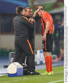 SOCCER - CL play off, Rapid vs Shakhtar VIENNA,AUSTRIA,19.AUG.15 - SOCCER - UEFA Champions League, play off, SK Rapid Wien vs FC Shakhtar Donetsk. Image shows Olexandr Kucher (Donetsk). Keywords: Wien Energie, injury. GEPAxpictures xChristianxOrt