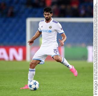 Fussball International Champions League Saison 2015 2016 Qualifikation 19.08.2015 FC Basel - Maccabi Tel Aviv Omri Ben Harush (Maccabi Tel Aviv) am Ball