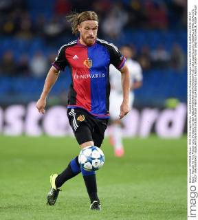 Fussball International Champions League Saison 2015 2016 Qualifikation 19.08.2015 FC Basel - Maccabi Tel Aviv Michael Lang (FC Basel) am Ball 
