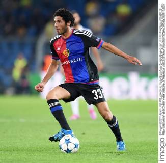 Fussball International Champions League Saison 2015 2016 Qualifikation 19.08.2015 FC Basel - Maccabi Tel Aviv Mohamed Elneny (FC Basel) am Ball