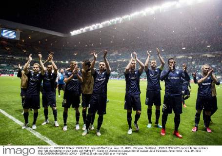 Aug. 19, 2015 - Glasgow, Skottland - 150819 Malmö FFs spelare tackar publiken efter fotbollsmatchen mellan Celtic och Malmö FF i kvalet till Champions League den 19 augusti 2015 i Glasgow..Foto: News - Aug. 19, 2015  - ZUMAb138