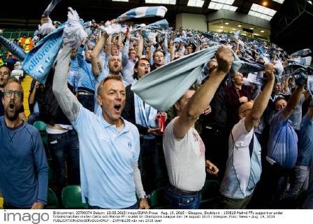 Aug. 19, 2015 - Glasgow, Skottland - 150819 Malmö FFs supportrar under fotbollsmatchen mellan Celtic och Malmö FF i kvalet till Champions League den 19 augusti 2015 i Glasgow..Foto: News - Aug. 19, 2015 - ZUMAb138