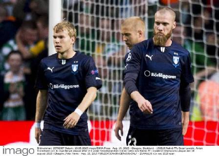 Aug. 19, 2015 - Glasgow, Skottland - 150819 Malmö FFs Oscar Lewicki, Anton Tinnerholm och Jo Inge Berget deppar efter 2-0 under fotbollsmatchen mellan Celtic och Malmö FF i kvalet till Champions League den 19 augusti 2015 i Glasgow..Foto: News - Aug. 19, 2015 - ZUMAb138