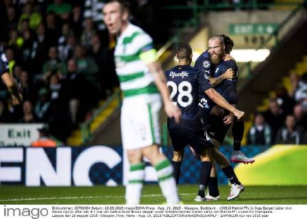 Aug. 19, 2015 - Glasgow, Skottland - 150819 Malmö FFs Jo Inge Berget jublar mot Nikola Djurjic efter sitt 3-1 mal och Celtics Scott Brown deppar under fotbollsmatchen mellan Celtic och Malmö FF i kvalet till Champions League den 19 augusti 2015 i Glasgow..Foto: News - Aug. 19, 2015 - ZUMAb138