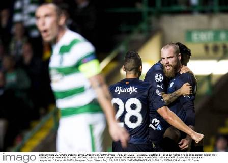 Aug. 19, 2015 - Glasgow, Skottland - 150819 Malmö FFs Jo Inge Berget jublar mot Nikola Djurjic efter sitt 3-1 mal och Celtics Scott Brown deppar under fotbollsmatchen mellan Celtic och Malmö FF i kvalet till Champions League den 19 augusti 2015 i Glasgow..Foto: News - Aug. 19, 2015 - ZUMAb138