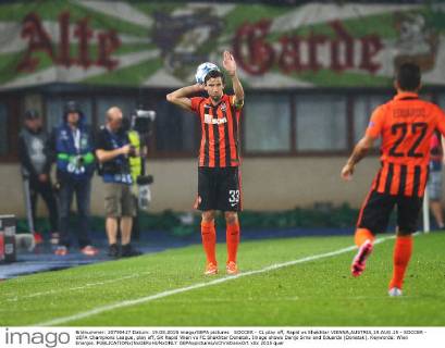 SOCCER - CL play off, Rapid vs Shakhtar VIENNA,AUSTRIA,19.AUG.15 - SOCCER - UEFA Champions League, play off, SK Rapid Wien vs FC Shakhtar Donetsk. Image shows Darijo Srna and Eduardo (Donetsk). Keywords: Wien Energie. GEPAxpictures xChristianxOrt