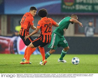 SOCCER - CL play off, Rapid vs Shakhtar VIENNA,AUSTRIA,19.AUG.15 - SOCCER - UEFA Champions League, play off, SK Rapid Wien vs FC Shakhtar Donetsk. Image shows Maksym Malyshev, Taison (Donetsk) and Steffen Hofmann (Rapid). Keywords: Wien Energie. GEPAxpictures xChristianxOrt