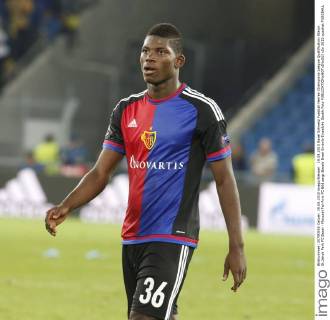 19.08.2015 Basel Schweiz Fussball Herren Champions League Qualifikation Staion St.Jakob Park FC Basel - Maccabi Tel-Aviv FC Bild zeigt Basels Breel Embolo Einzelbild Gestik Foto