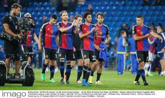 19.08.2015 St Jakob Park Basel ,SCHWEIZ , Saison 2015 2016 Herren Fussball UEFA Champions League Quali Hinspiel FC Basel - Maccabi Tel Aviv Entäuschung nach dem Spiel , Michael Lang , Mohamed Elneny , Matias Delgado und Marek Suchy (FC Basel) 
