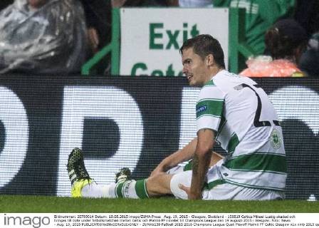 Aug. 19, 2015 - Glasgow, Skottland - 150819 Celtics Mikael Lustig skadad och tvingas till byte under fotbollsmatchen mellan Celtic och Malmö FF i kvalet till Champions League den 19 augusti 2015 i Glasgow..Foto: News - Aug. 19, 2015 - ZUMAb138