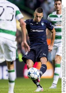 Aug. 19, 2015 - Glasgow, Skottland - 150819 Malmö FFs Nikola Djurjic testar skott under fotbollsmatchen mellan Celtic och Malmö FF i kvalet till Champions League den 19 augusti 2015 i Glasgow..Foto: News - Aug. 19, 2015 - ZUMAb138