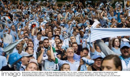 Aug. 19, 2015 - Glasgow, Skottland - 150819 Malmö FFs supportrar under fotbollsmatchen mellan Celtic och Malmö FF i kvalet till Champions League den 19 augusti 2015 i Glasgow..Foto: News - Aug. 19, 2015 - ZUMAb138