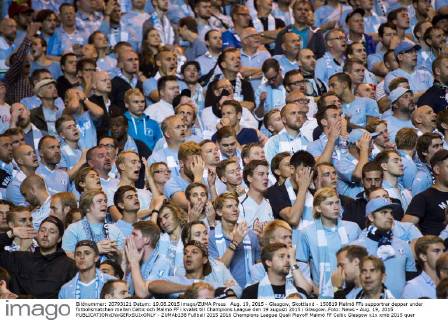 Aug. 19, 2015 - Glasgow, Skottland - 150819 Malmö FFs supportrar deppar under fotbollsmatchen mellan Celtic och Malmö FF i kvalet till Champions League den 19 augusti 2015 i Glasgow..Foto: News - Aug. 19, 2015 - ZUMAb138