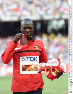 (150822) --BEIJING, Aug 22, 2015 -- Bronze medallist Munyo Solomon Mutai of Uganda poses for photo during the awarding ceremony for the men s marathon at the 15th IAAF World Athletics Championships 2015 in Beijing, capital of China, on Aug. 22, 2015. ) (SP)CHINA-BEIJING-IAAF WORLD CHAMPIONSHIPS-MEN S MARATHON (CN) YuexYuewei 