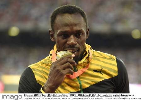(150824) -- BEIJING, Aug. 24, 2015 -- Gold medalist Jamaica s Usain Bolt poses during the awarding ceremony of the men s 100m event at the 2015 IAAF Wolrd Championships at Bird Nest National Stadium in Beijing, capital of China, Aug. 24, 2015. ) (SP)CHINA-BEIJING-2015 IAAF WORLD CHAMPIONSHIPS-MEN S 100M AWARDING CEREMONY(CN) GongxLei 