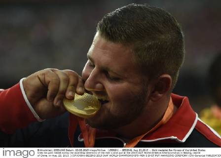 (150824) -- BEIJING, Aug 23,2015 -- Gold medalist Joe Kovacs of the United States bites his gold medal during the awarding ceremony of the men s shot put at the 2015 IAAF World Athletics Championships in Beijing, capital of China, on Aug. 23, 2015. ) (SP)CHINA-BEIJING-2015 IAAF WORLD CHAMPIONSHIPS-MEN S SHOT PUT AWARDING CEREMONY (CN) GongxLei 