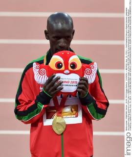 (150825) -- BEIJING, Aug. 25, 2015 -- Gold medalist Kenya s Ezekiel Kemboi celebrates during the awarding ceremony of the men s 3000m steeplechase event at the 2015 IAAF World Championships at the Bird s Nest National Stadium in Beijing, capital of China, Aug. 25, 2015. ) (SP)CHINA-BEIJING-IAAF WORLD CHAMPIONSHIPS-MEN S 3000M STEEPLECHASE AWARDING CEREMONY (CN) LixWen 